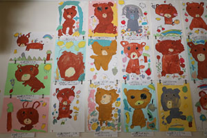 作品展の各クラスの個性あふれる作品　　　年中組