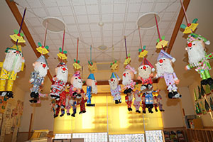 作品展の各クラスの個性あふれる作品　　　年中組