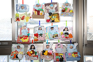 作品展の各クラスの個性あふれる作品　　　年中組