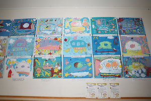 作品展の各クラスの個性あふれる作品　　　年中組