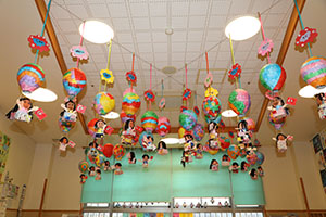 作品展の各クラスの個性あふれる作品　　　年長組