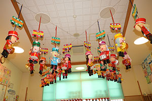 作品展の各クラスの個性あふれる作品　　　年長組