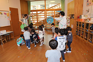 ポンポンクラッカー楽しかったね　ぺんぎん