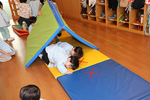 お部屋で運動遊び🎵　ひよこ