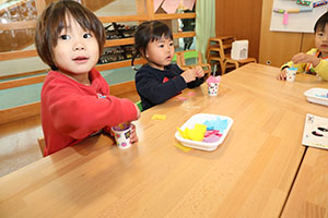 お花の制作　ぺんぎん