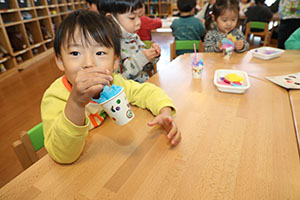 お花の制作　ぺんぎん