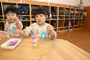 お花の制作　ぺんぎん