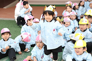 2月生まれの誕生会　「リレー」　 年少組