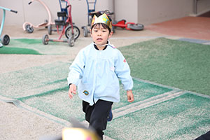 2月生まれの誕生会　「リレー」　 年少組