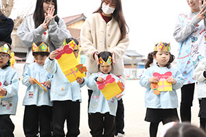 2月生まれの誕生会　「リレー」　 年少組