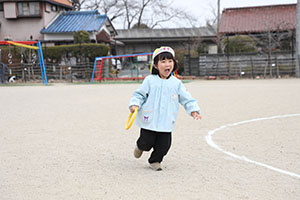 2月生まれの誕生会　「リレー」　 年少組