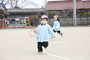 2月生まれの誕生会　「リレー」　 年少組