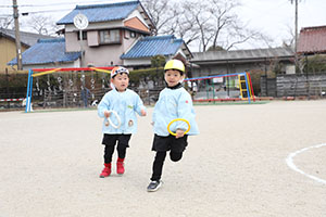 2月生まれの誕生会　「リレー」　 年少組