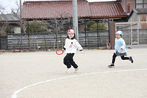 2月生まれの誕生会　「リレー」　 年少組