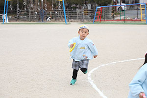 2月生まれの誕生会　「リレー」　 年少組