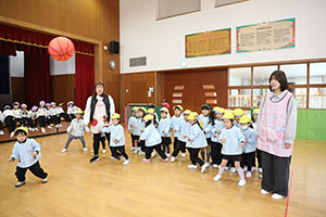 2月生まれの誕生会　「ドッジボール」　 年中組