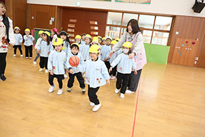 2月生まれの誕生会　「ドッジボール」　 年中組