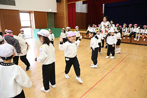 2月生まれの誕生会　「ドッジボール」　 年中組