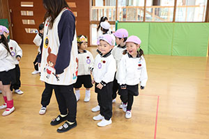 2月生まれの誕生会　「ドッジボール」　 年中組