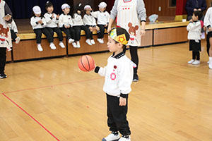 2月生まれの誕生会　「ドッジボール」　 年中組