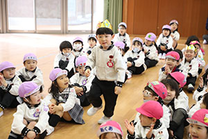 2月生まれの誕生会　「ドッジボール」　 年中組