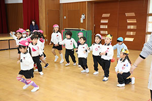 2月生まれの誕生会　「ドッジボール」　 年中組