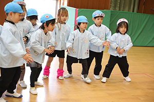 2月生まれの誕生会　「ドッジボール」　 年中組