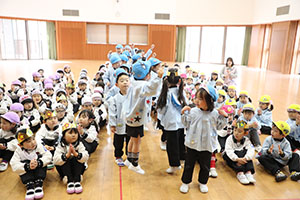 2月生まれの誕生会　「ドッジボール」　 年中組