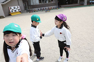 2月生まれの誕生会　「逃走中ゲーム」　 年長組