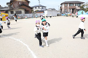 2月生まれの誕生会　「逃走中ゲーム」　 年長組