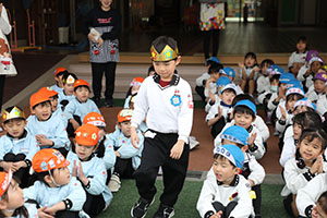 2月生まれの誕生会　「逃走中ゲーム」　 年長組