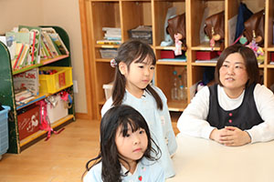 年中組の科学教室「鏡の不思議」　ばら・すみれ