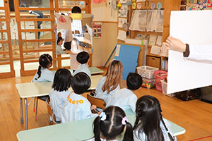 年中組の科学教室「鏡の不思議」　ひまわり・さくら・たんぽぽ