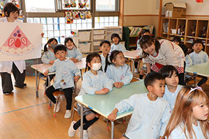 年中組の科学教室「鏡の不思議」　ひまわり・さくら・たんぽぽ