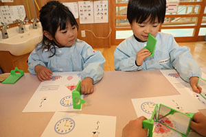 年中組の科学教室「鏡の不思議」　ひまわり・さくら・たんぽぽ