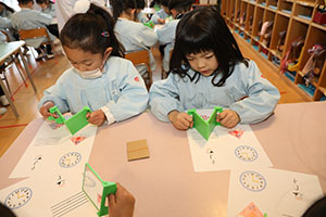 年中組の科学教室「鏡の不思議」　ひまわり・さくら・たんぽぽ