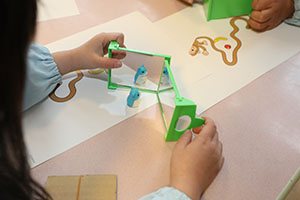 年中組の科学教室「鏡の不思議」　ひまわり・さくら・たんぽぽ