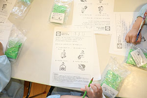 年中組の科学教室「鏡の不思議」　ひまわり・さくら・たんぽぽ