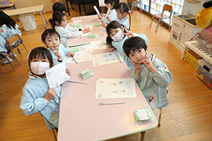 年中組の科学教室「鏡の不思議」　ひまわり・さくら・たんぽぽ