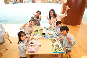 ランチルームでお給食　りす・B