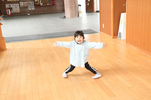 紙飛行機を飛ばしました　きりん