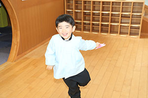 紙飛行機を飛ばしました　きりん