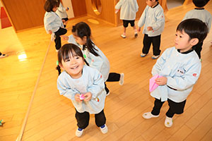 紙飛行機を飛ばしました　きりん