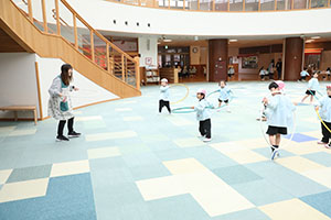 フラフープに挑戦！　うさぎ