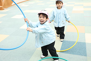 フラフープに挑戦！　うさぎ