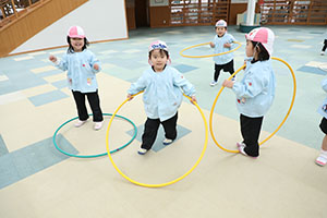 フラフープに挑戦！　うさぎ