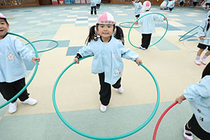 フラフープに挑戦！　うさぎ