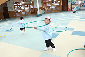 フラフープに挑戦！　うさぎ