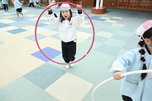 フラフープに挑戦！　うさぎ