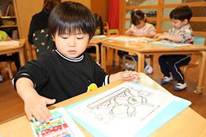 ひな祭りの塗り絵をしました　あひる